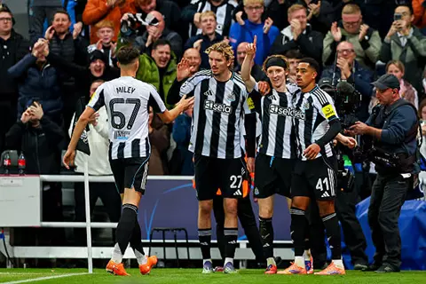 دوري أبطال أوروبا.. دورتموند يفوز على كوبنهاجن.. ونيوكاسل يكتسح بنفيكا